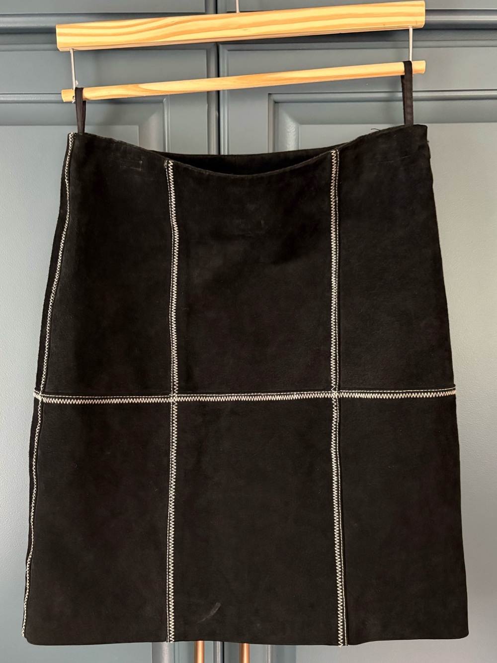 B-Lucid leather skirt with side zipper